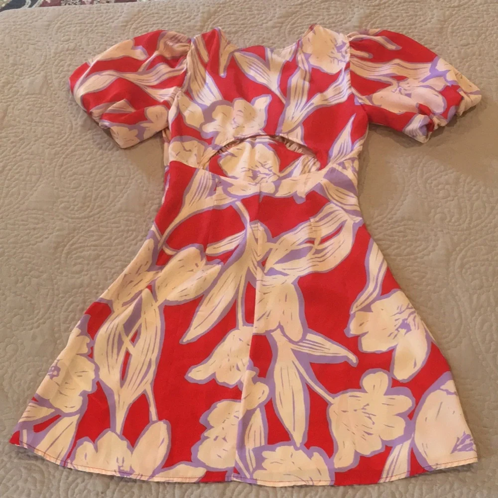 ๐ TOPSHOP Puff Sleeve Cutout Back Large Floral Satin Mini Dress 4 Red/Cream - Picture 6 of 15